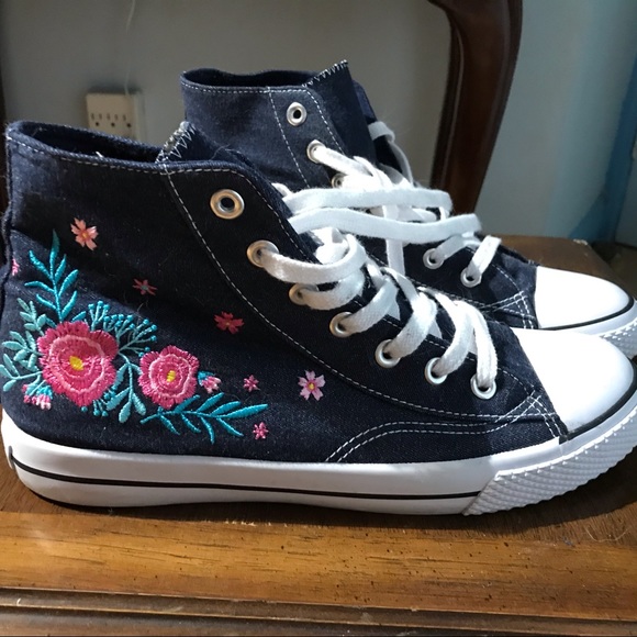 Airwalk Sneakers like Converse shoes 90’s style